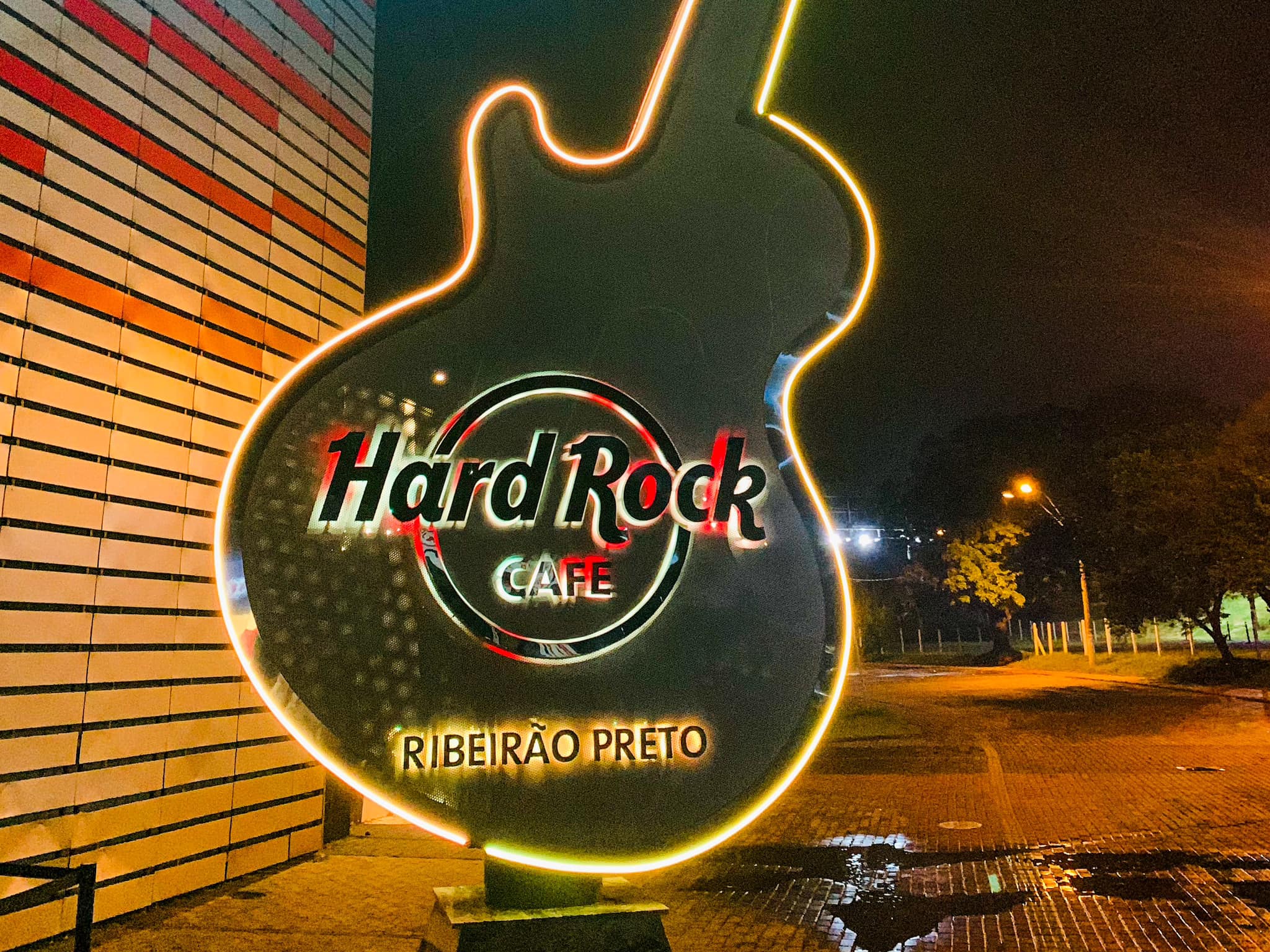 Conferindo o Hard Rock Café de Ribeirão Preto - Viajante Sem Fim